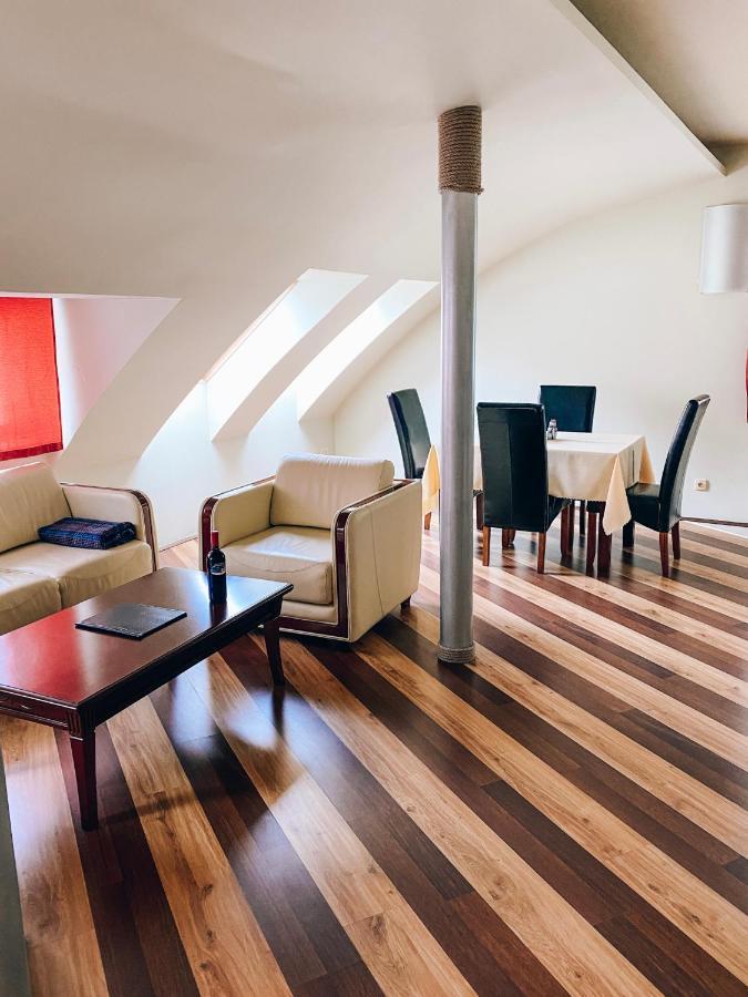 Riverside Apartments Thalia Karlsbad Eksteriør billede