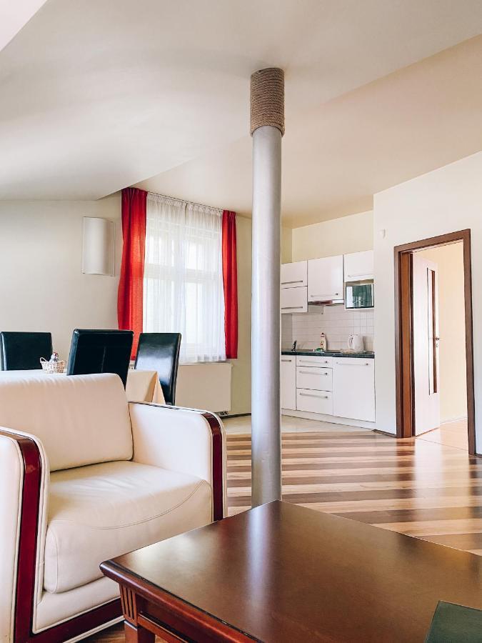 Riverside Apartments Thalia Karlsbad Eksteriør billede